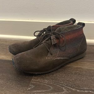 Like NEW Eddie Bauer mid ankle boots. Worn maybe twice.